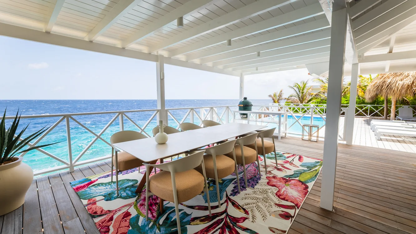 Villa Trankilo - overdekt terras met eettafel