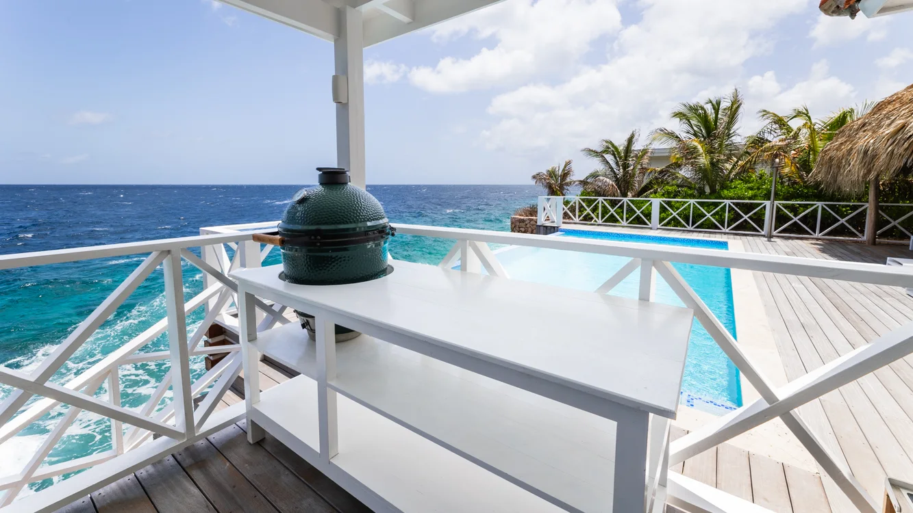 Villa Trankilo - veranda met uitzicht over zee