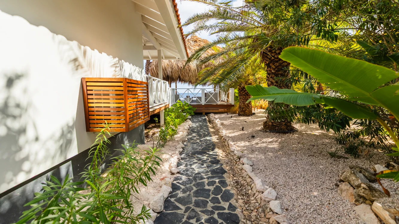 Villa Trankilo - tropisch tuinpad