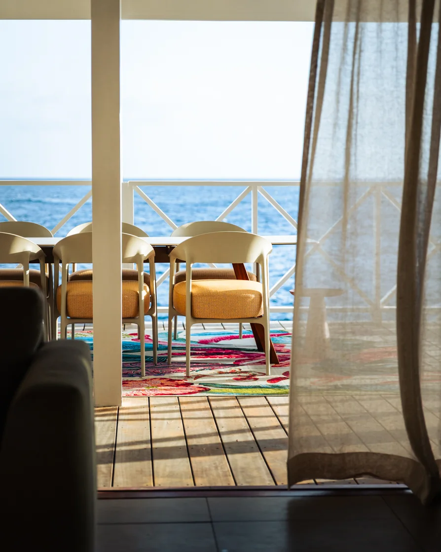 Villa Trankilo - doorkijk vanuit de woonkamer naar zee