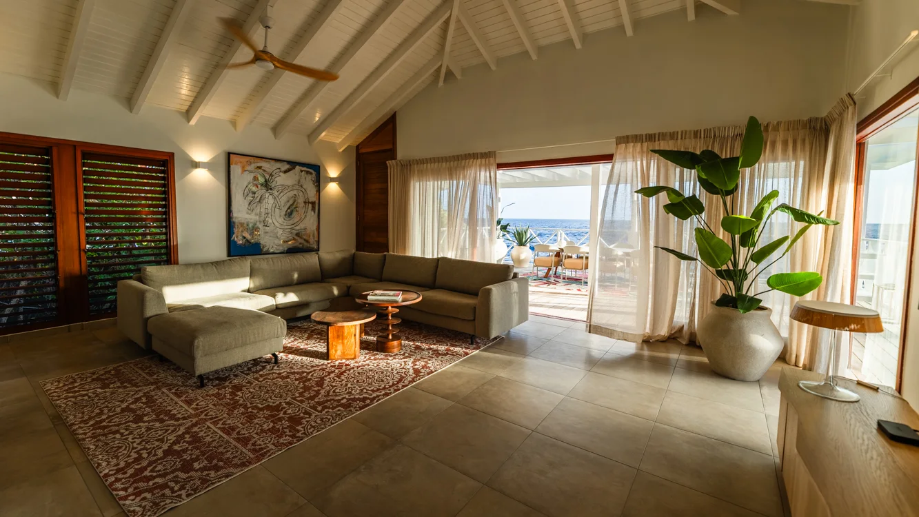 Villa Trankilo - woonkamer met open veranda