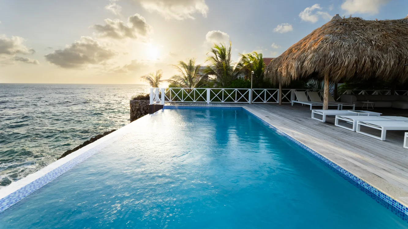Villa Trankilo - infinitypool in de avondzon