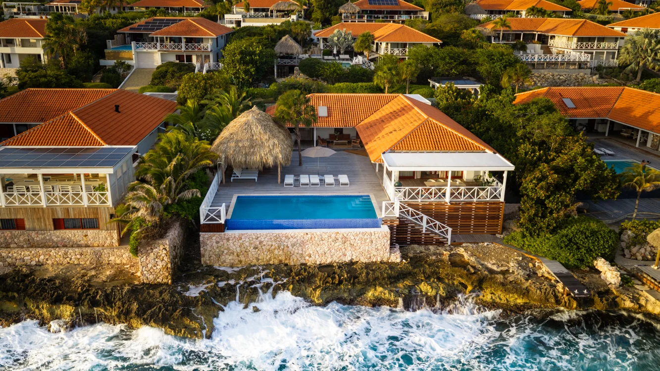 Villa Trankilo - luchtfoto boven de Caribische Zee